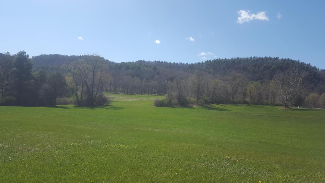 A Meadow House Bed and Breakfast Lakeville Εξωτερικό φωτογραφία